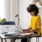 Xerox® C310 kleurenprinter één persoon telewerkt