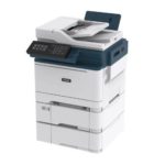 Xerox C315 Multifunctionele kleurenprinter met laden en accessoires.